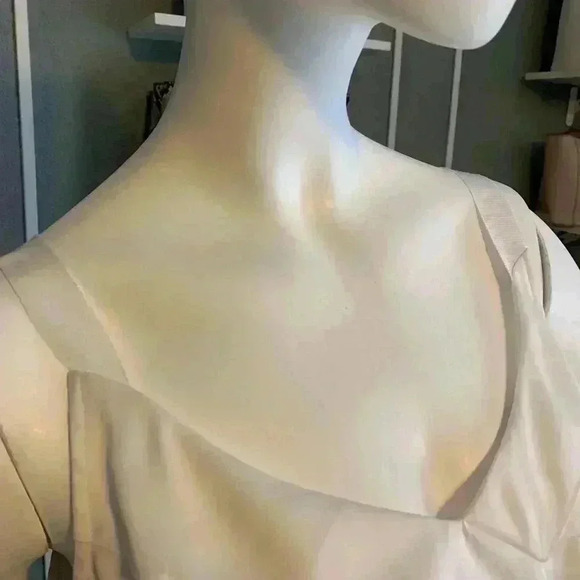 White House/Black Market - Picture 3 of 10